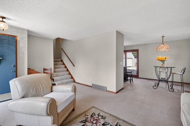 6800 NW 53rd Street, Johnston, IA 50131