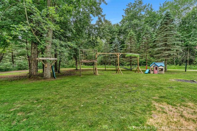 3766 Mary Avenue, Newaygo, MI 49337