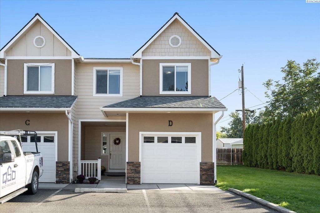 100 S Dawes St , Unit D, Kennewick, WA 99336