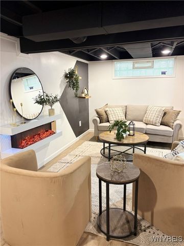 27 Dwyer Street, West Seneca, NY 14224