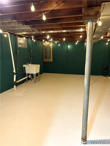 27 Dwyer Street, West Seneca, NY 14224