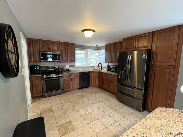 450 Barton Drive, Lewiston, NY 14092