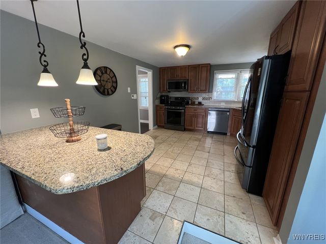 450 Barton Drive, Lewiston, NY 14092