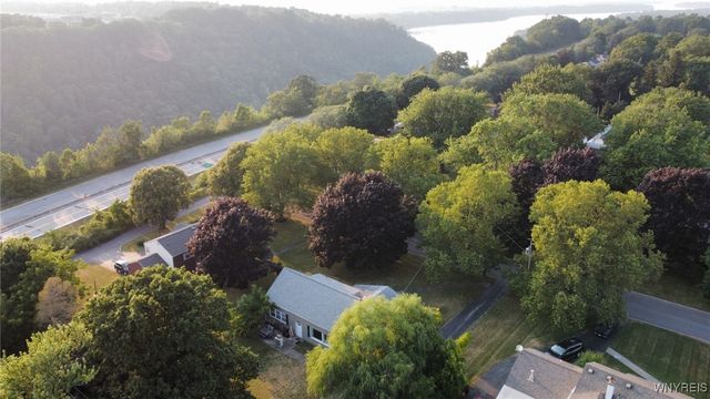 450 Barton Drive, Lewiston, NY 14092