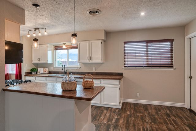 123 Ortega Road NW, Albuquerque, NM 87114