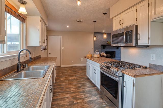 123 Ortega Road NW, Albuquerque, NM 87114