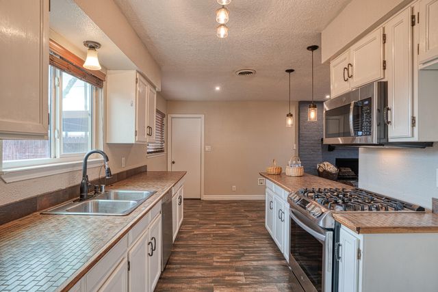 123 Ortega Road NW, Albuquerque, NM 87114