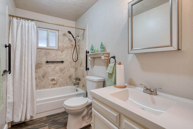 123 Ortega Road NW, Albuquerque, NM 87114