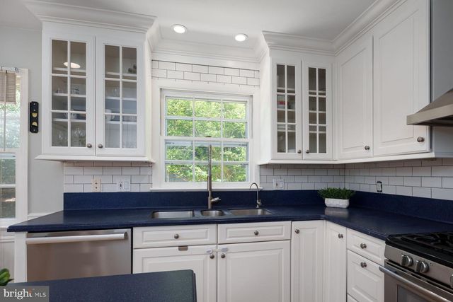 4 MANOR AVE, Princeton, NJ 08540