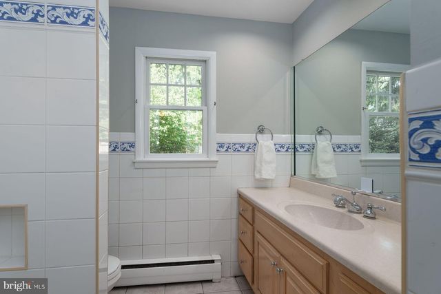 4 MANOR AVE, Princeton, NJ 08540