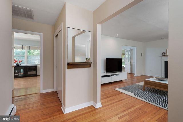 4 MANOR AVE, Princeton, NJ 08540