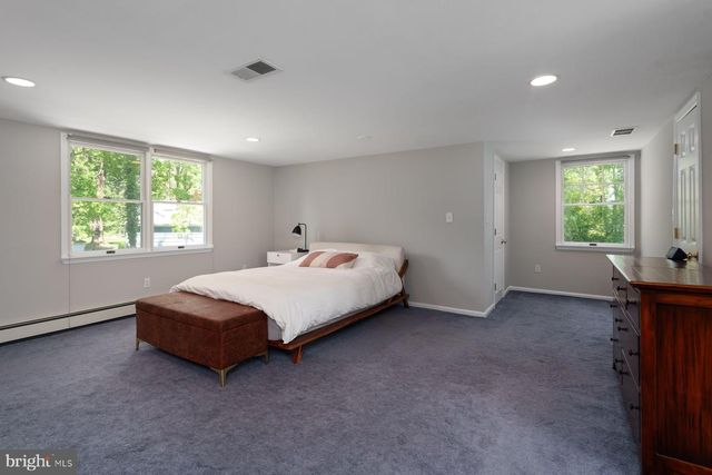 4 MANOR AVE, Princeton, NJ 08540
