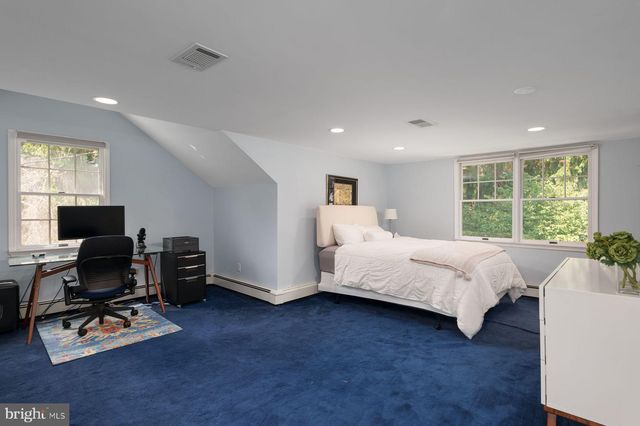 4 MANOR AVE, Princeton, NJ 08540