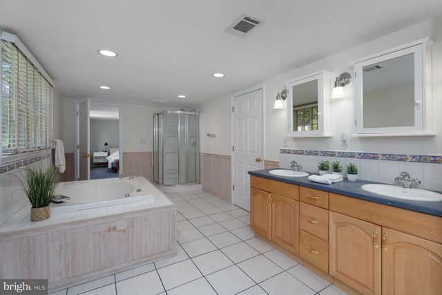 4 MANOR AVE, Princeton, NJ 08540