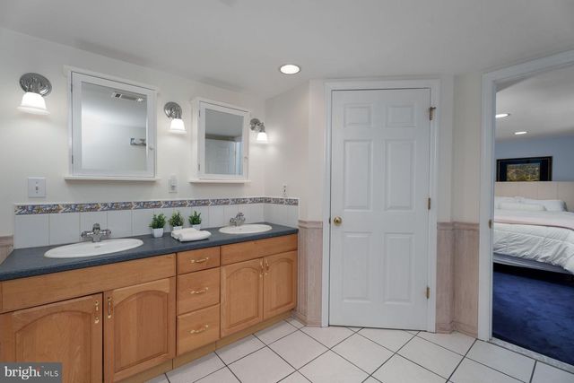 4 MANOR AVE, Princeton, NJ 08540