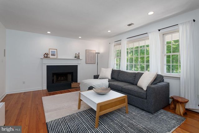 4 MANOR AVE, Princeton, NJ 08540