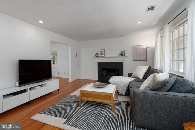 4 MANOR AVE, Princeton, NJ 08540