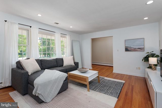 4 MANOR AVE, Princeton, NJ 08540
