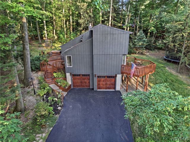 5876 Woodlee Court, Boston, NY 14127