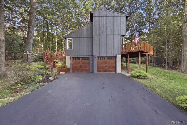5876 Woodlee Court, Boston, NY 14127