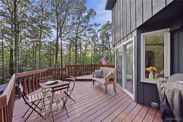 5876 Woodlee Court, Boston, NY 14127