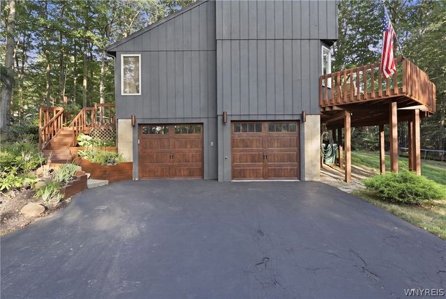 5876 Woodlee Court, Boston, NY 14127
