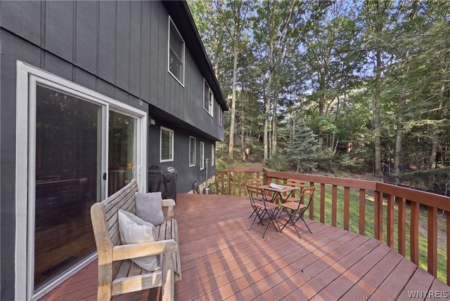5876 Woodlee Court, Boston, NY 14127
