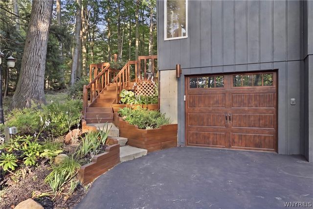 5876 Woodlee Court, Boston, NY 14127
