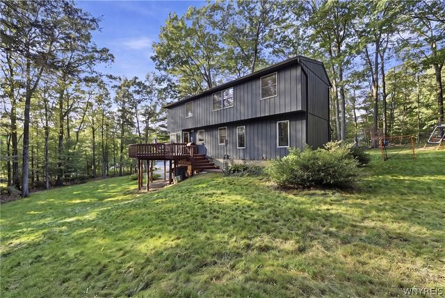 5876 Woodlee Court, Boston, NY 14127
