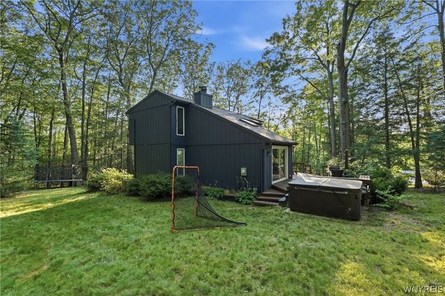 5876 Woodlee Court, Boston, NY 14127