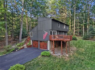 5876 Woodlee Court, Boston, NY 14127