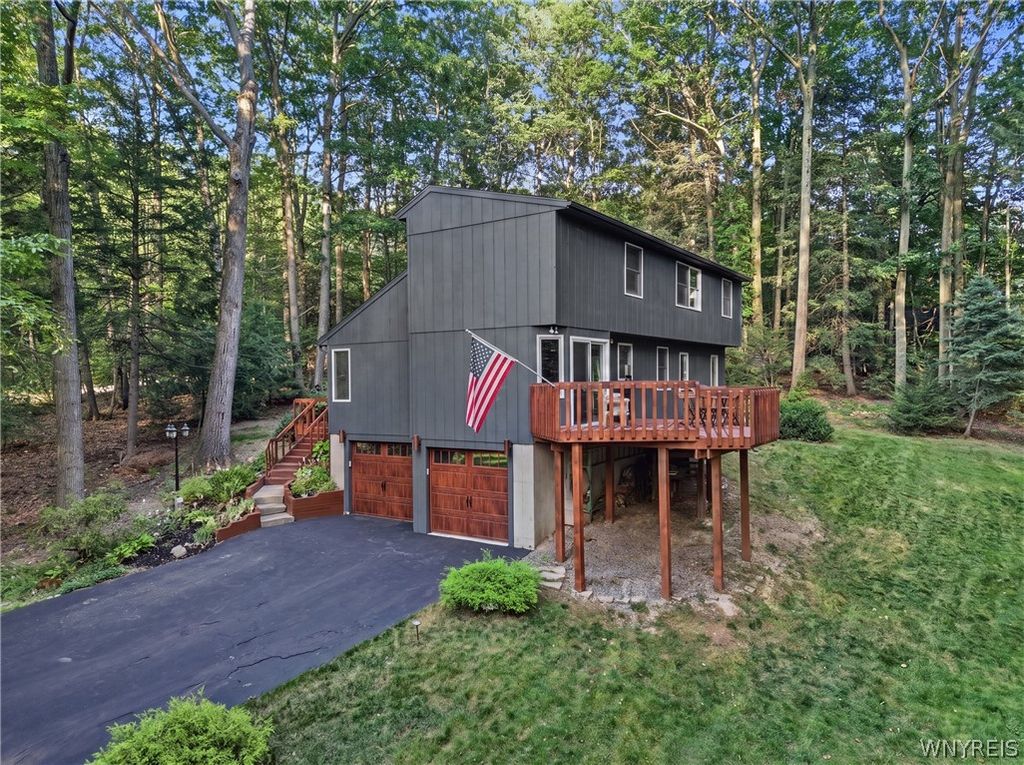 5876 Woodlee Court, Boston, NY 14127
