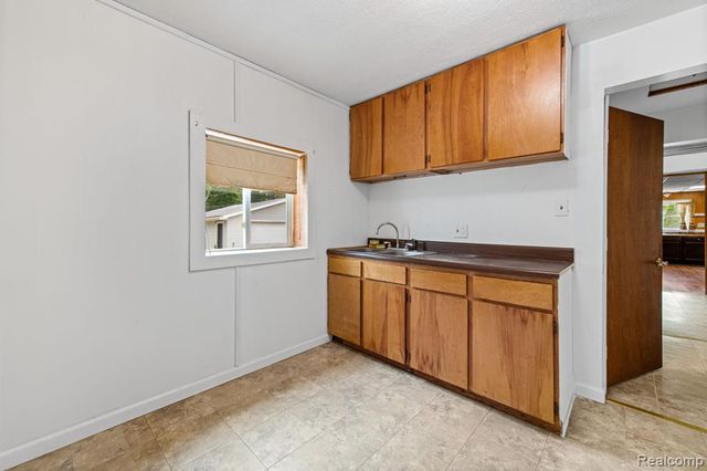 19227 Gudith Road, Trenton, MI 48183