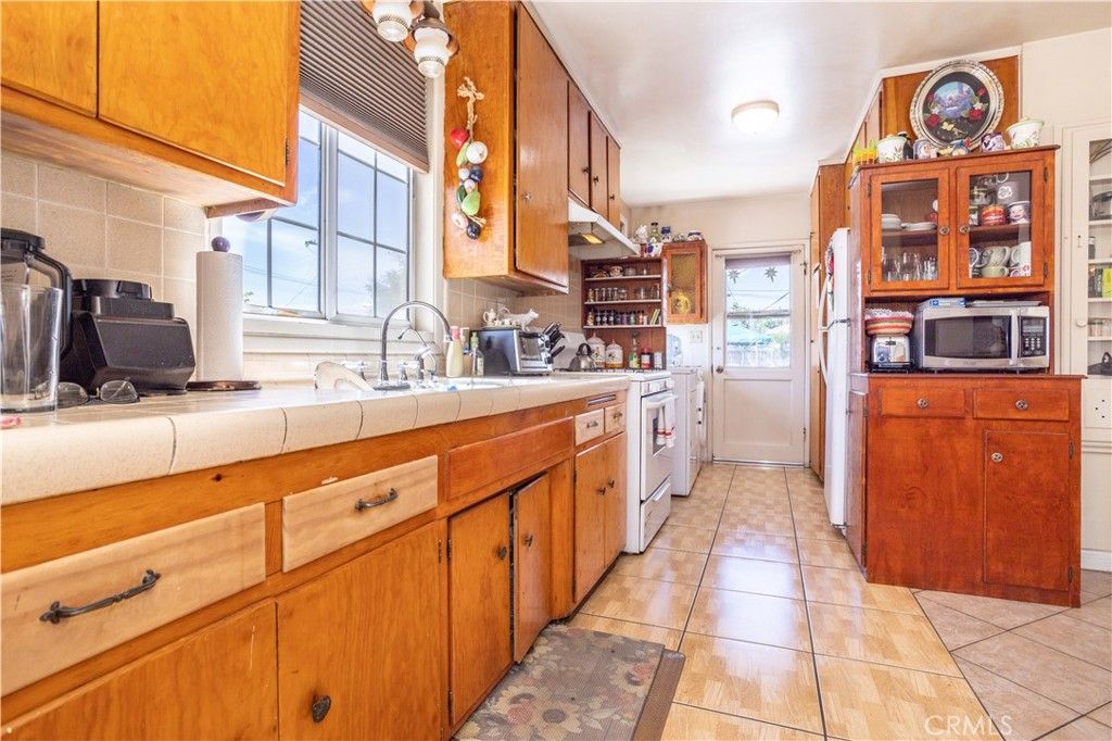 Image 12 of property listing at 12849 Montague, Pacoima, CA 91331