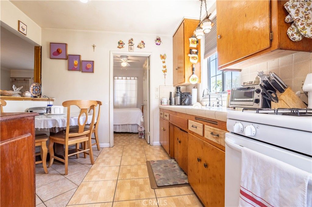 Image 13 of property listing at 12849 Montague, Pacoima, CA 91331