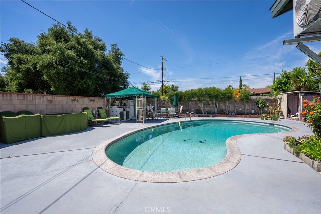 Image 27 of property listing at 12849 Montague, Pacoima, CA 91331