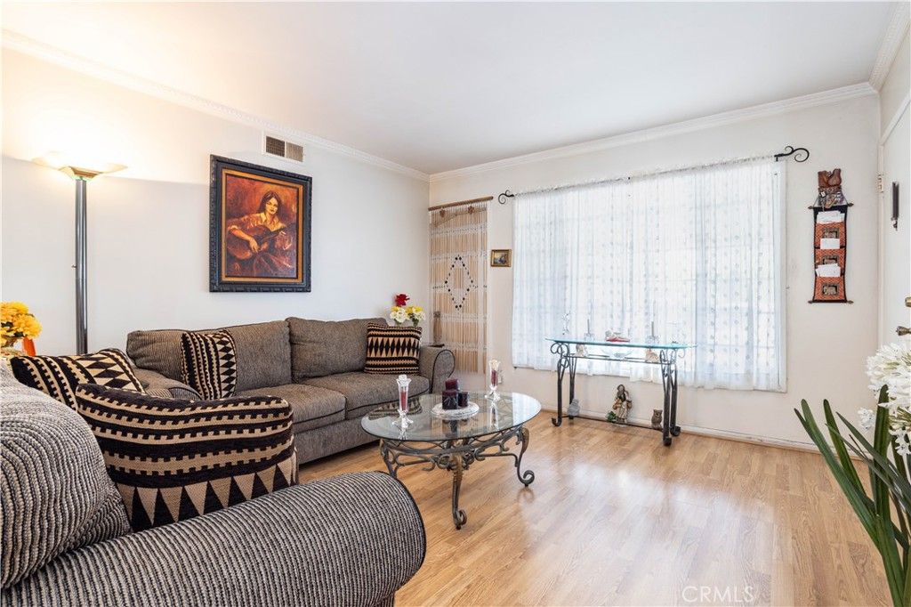 Image 5 of property listing at 12849 Montague, Pacoima, CA 91331