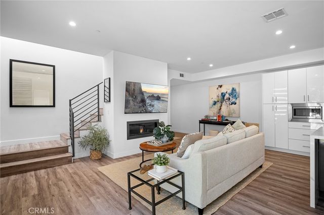 11490 Cumpston Street, North Hollywood, CA 91601