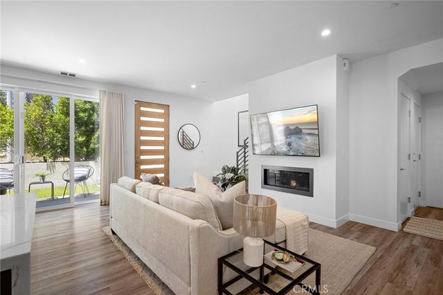 11490 Cumpston Street, North Hollywood, CA 91601