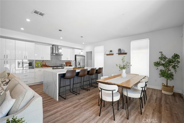 11490 Cumpston Street, North Hollywood, CA 91601