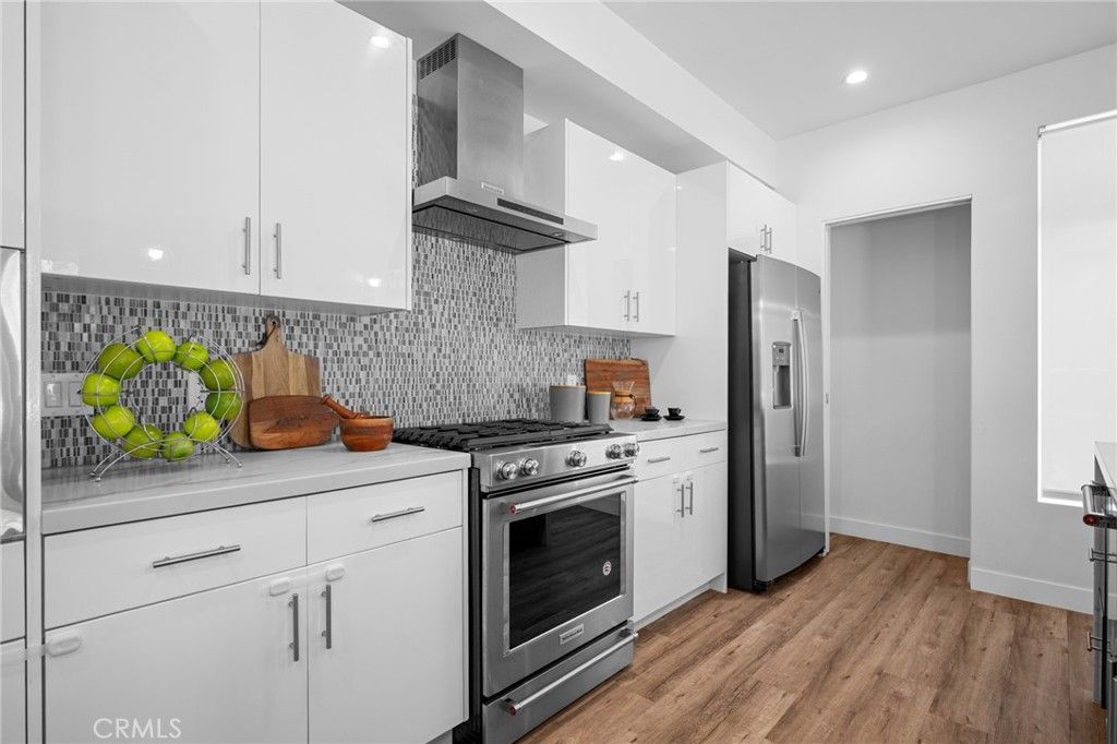 Image 12 of property listing at 11490 Cumpston Street, North Hollywood, CA 91601