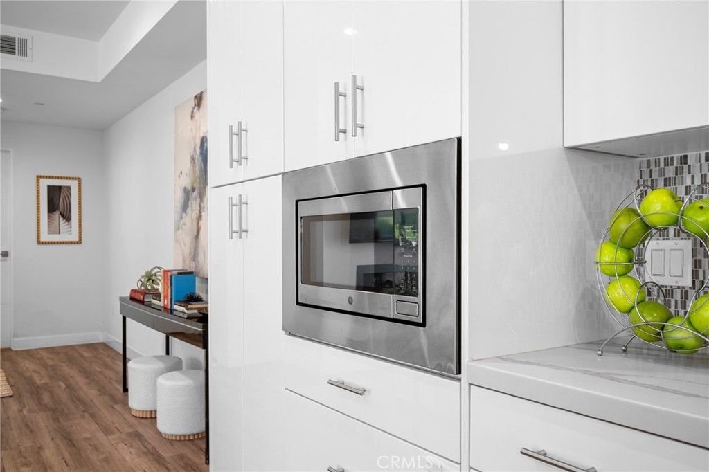 Image 14 of property listing at 11490 Cumpston Street, North Hollywood, CA 91601