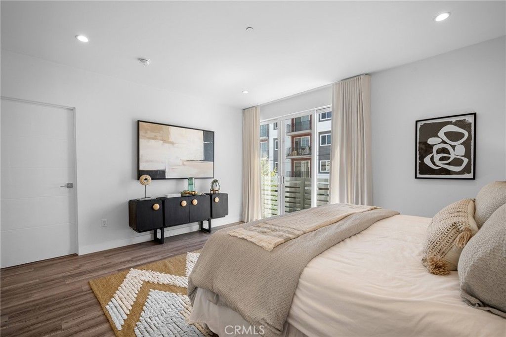 Image 19 of property listing at 11490 Cumpston Street, North Hollywood, CA 91601