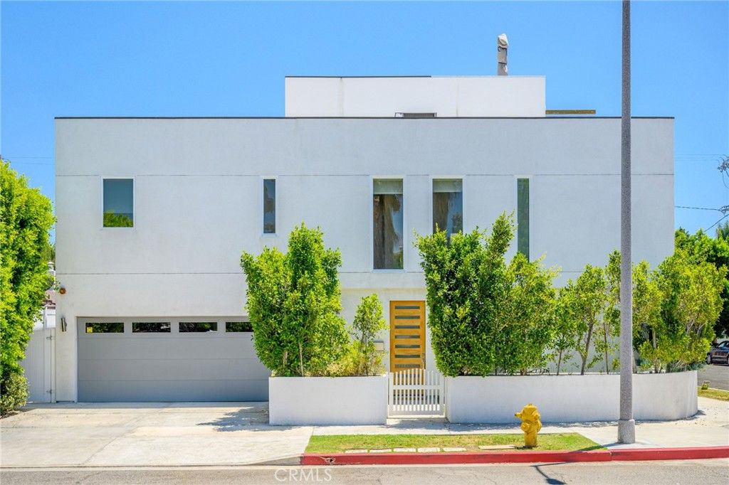 11490 Cumpston Street, North Hollywood, CA 91601