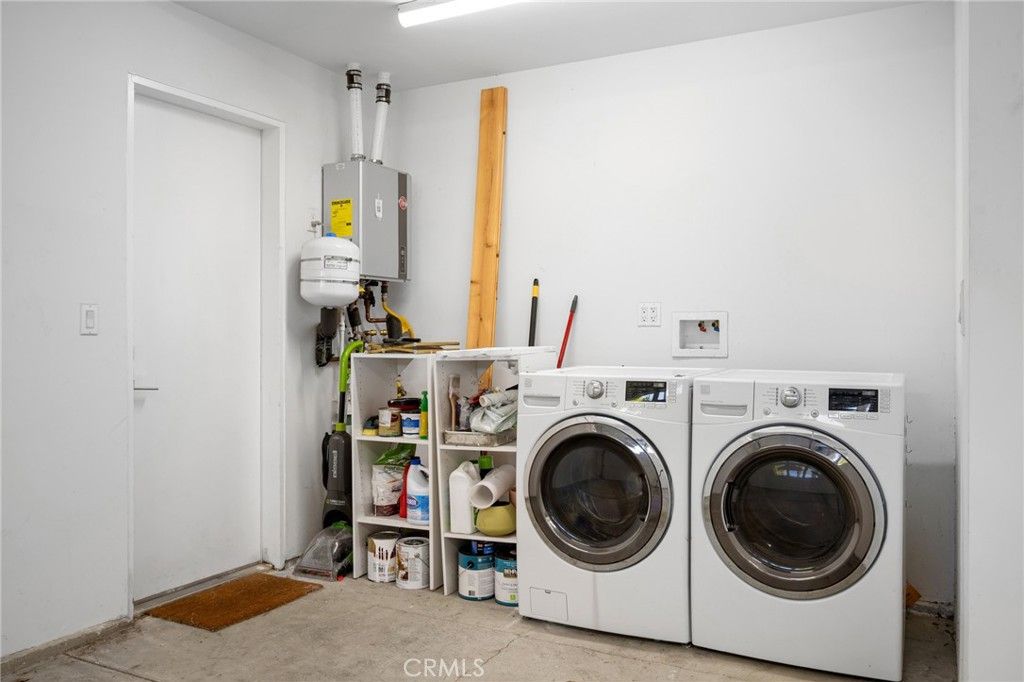 Image 32 of property listing at 11490 Cumpston Street, North Hollywood, CA 91601