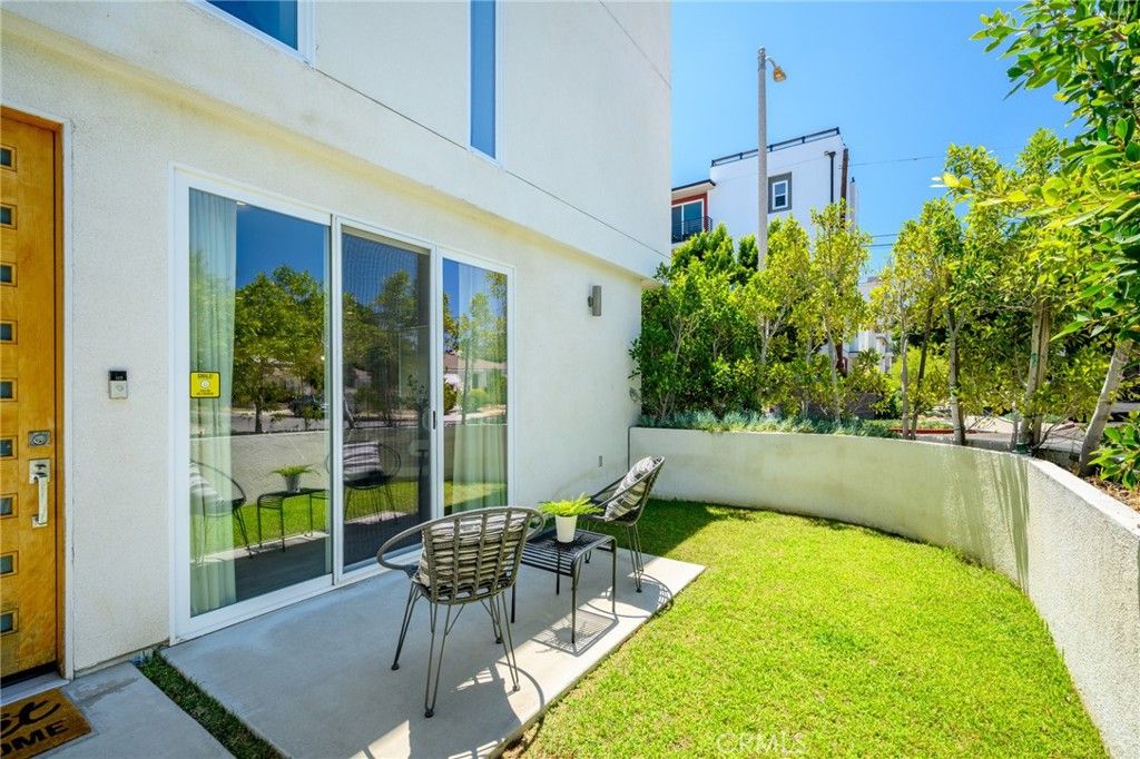 Image 34 of property listing at 11490 Cumpston Street, North Hollywood, CA 91601