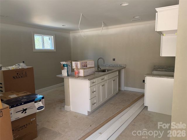 1298 18th Street NE, Hickory, NC 28601