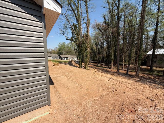 1298 18th Street NE, Hickory, NC 28601