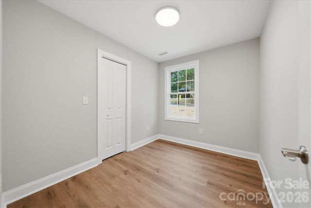 1298 18th Street NE, Hickory, NC 28601