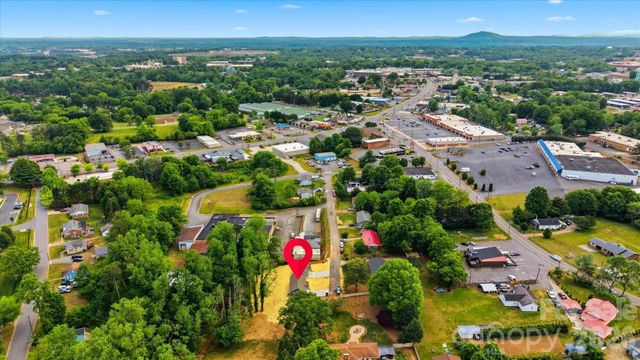 1298 18th Street NE, Hickory, NC 28601